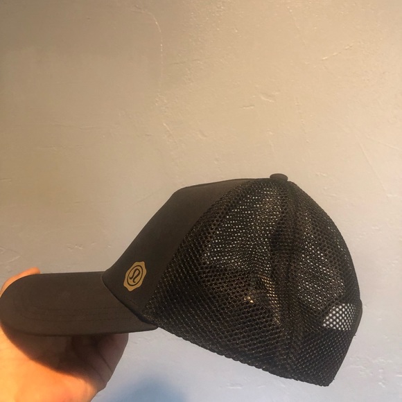 Lululemon cap - Picture 2 of 3